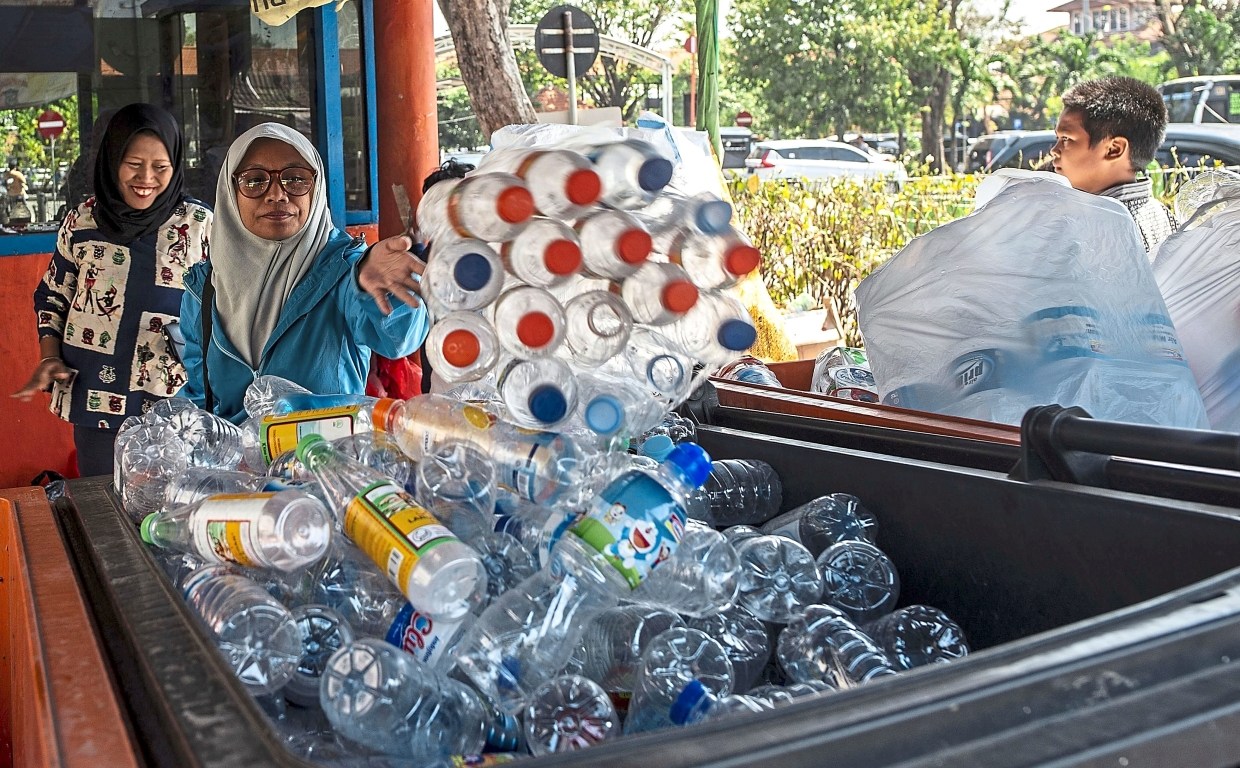 indonesia plastic bus